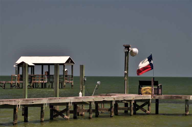 tx flag on pier